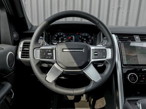 Used 2025 Land Rover Discovery S AWD/4WD image 18