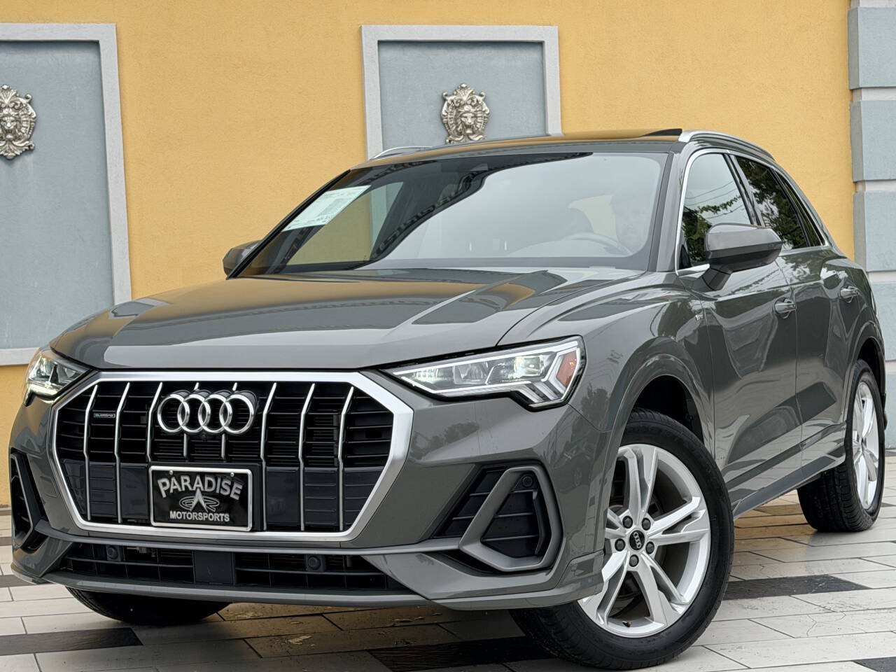 Used 2023 Audi Q3 2.0T Premium Plus w/ Premium Plus Package AWD/4WD image 3
