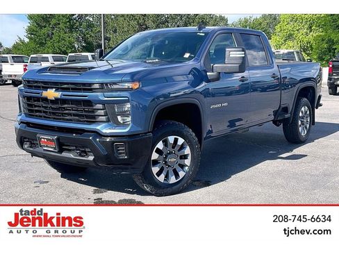 Used 2024 Chevrolet Silverado 2500 Custom AWD/4WD image 1