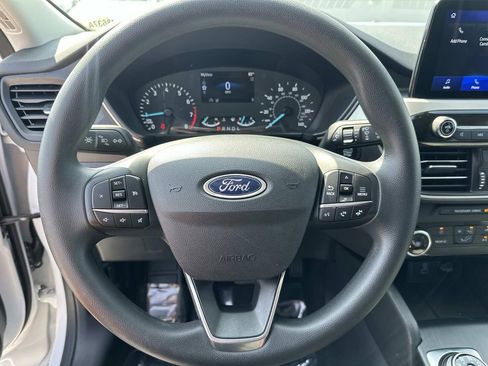 Used 2022 Ford Escape SE w/ SE Sport Appearance Package image 17