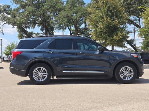 Used 2022 Ford Explorer XLT w/ Equipment Group 202A RWD image 6