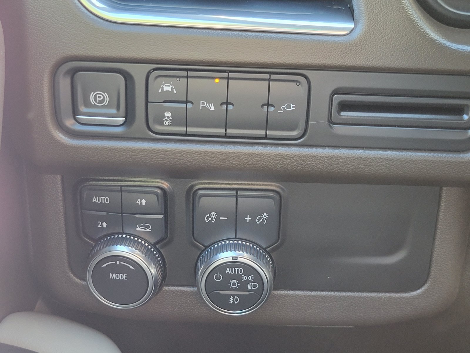 Used 2021 GMC Yukon XL SLT w/ Rear Media and Nav Package AWD/4WD image 15
