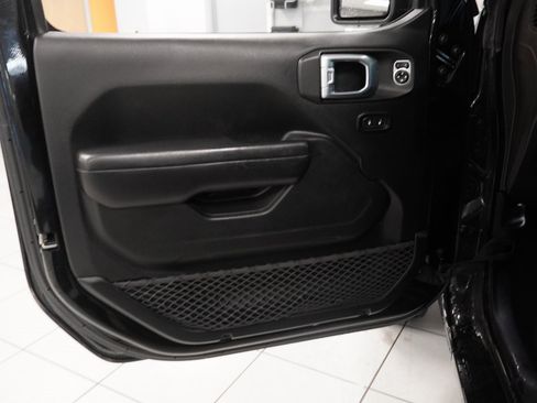 Used 2018 Jeep Wrangler Sport image 15