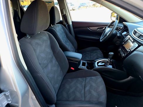 Used 2016 Nissan Rogue SV w/ SV Premium Package image 26