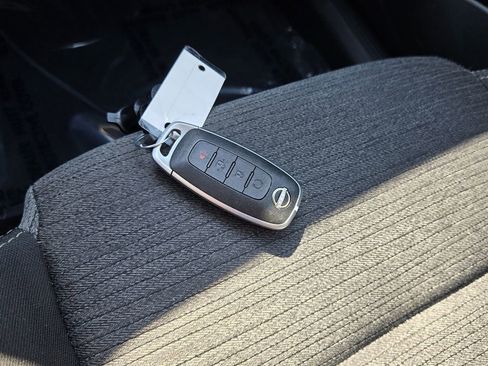 Used 2023 Nissan Rogue SV image 18