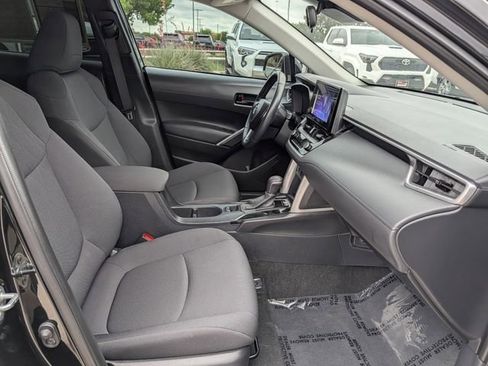 Used 2023 Toyota Corolla Cross LE FWD image 33