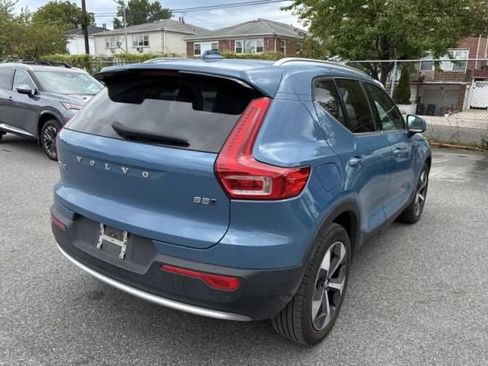 Used 2024 Volvo XC40 B5 Core AWD/4WD image 4