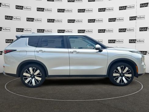 Used 2025 Mitsubishi Outlander SE AWD/4WD image 7
