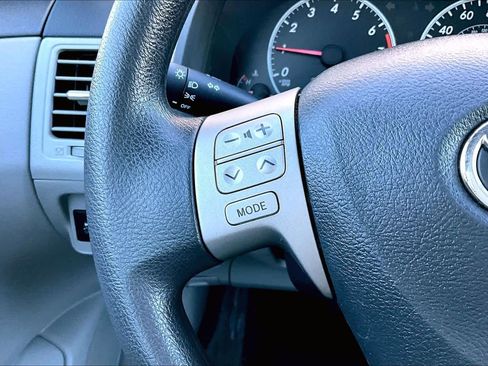 Used 2013 Toyota Corolla LE image 23