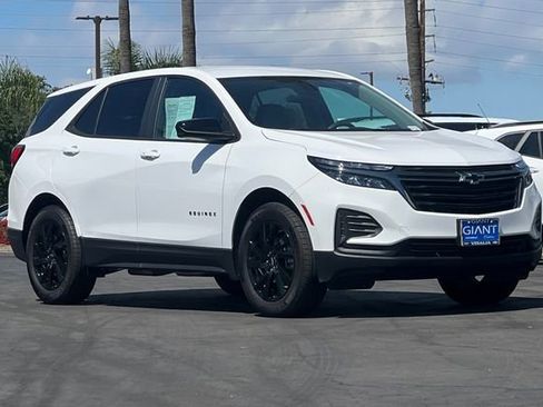 Used 2024 Chevrolet Equinox LS w/ LS Convenience Package FWD image 2