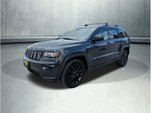 Used 2017 Jeep Grand Cherokee Altitude AWD/4WD image 1