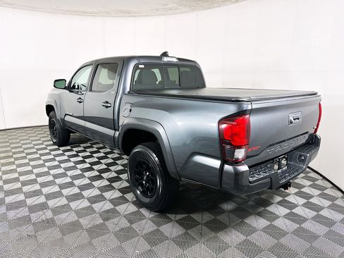 Used 2022 Toyota Tacoma SR5 w/ Technology Package image 5