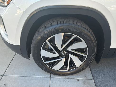 Used 2024 Volkswagen Atlas SEL AWD/4WD image 9