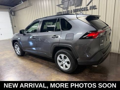 Used 2021 Toyota RAV4 LE FWD image 5