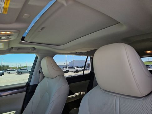 Used 2021 Toyota Highlander Limited AWD/4WD image 21