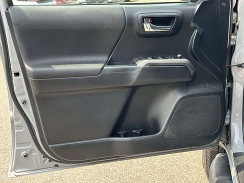 Used 2018 Toyota Tacoma TRD Sport AWD/4WD image 13