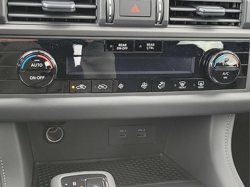 Used 2025 Nissan Pathfinder S AWD/4WD image 17