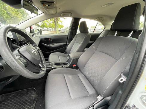 Used 2025 Toyota Corolla LE FWD image 21