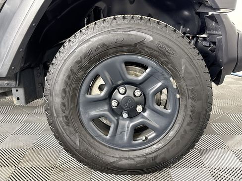 Used 2022 Jeep Wrangler Sport image 27