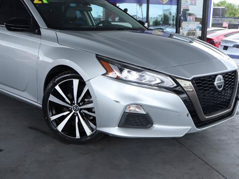 Used 2021 Nissan Altima 2.5 SR FWD image 2