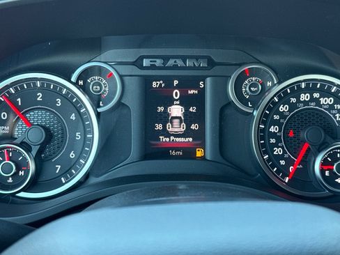 New 2026 RAM 1500 4x4 Crew Cab image 22