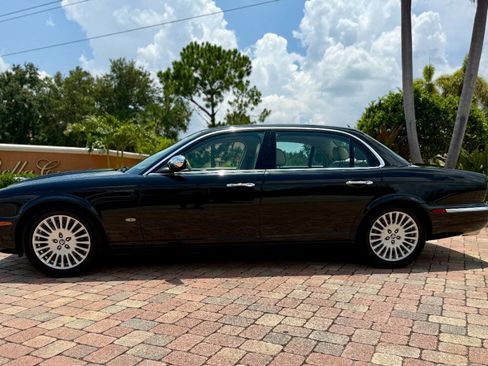 Used 2006 Jaguar XJ Vanden Plas image 3