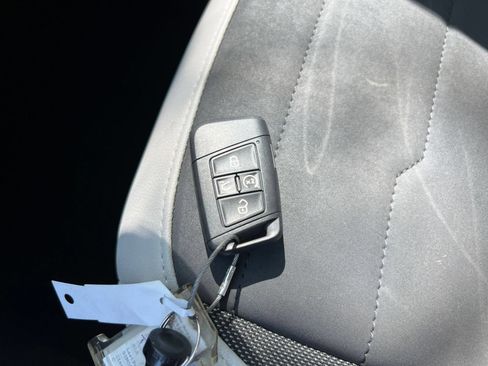 Used 2025 Volkswagen Taos SE FWD image 20