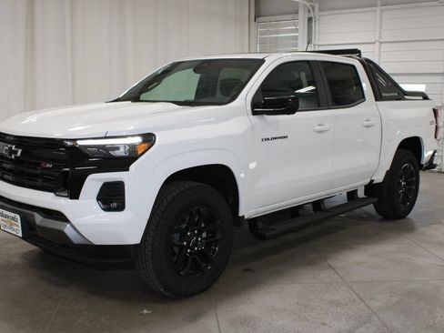 New 2025 Chevrolet Colorado Z71 w/ Midnight Edition AWD/4WD image 4