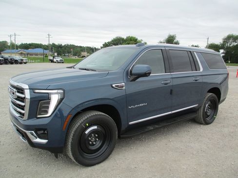 New 2026 GMC Yukon XL Elevation w/ Elevation Premium Package AWD/4WD image 9
