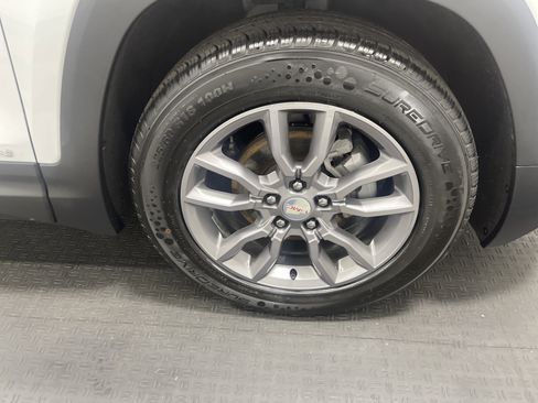 Used 2024 GMC Terrain SLT image 29