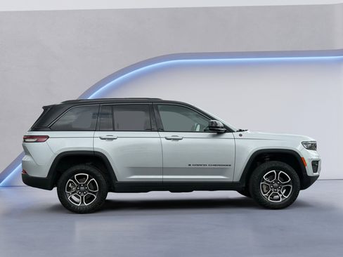 Used 2022 Jeep Grand Cherokee Trailhawk image 4