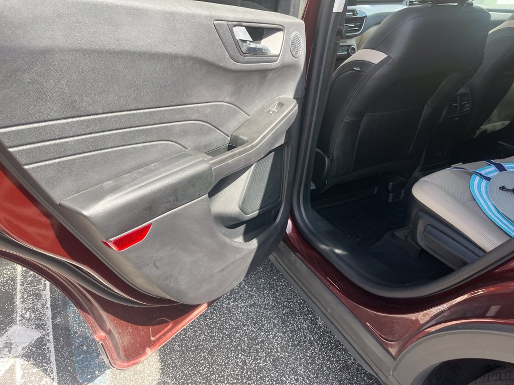 Used 2021 Ford Escape SEL w/ Technology Package FWD image 10