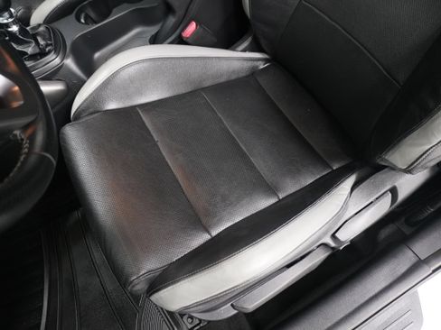 Used 2016 Hyundai Veloster Turbo image 11