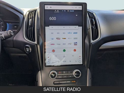 Used 2024 Ford Edge SEL image 17