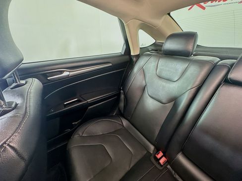 Used 2018 Ford Fusion Titanium image 12