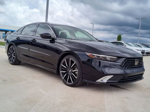 Used 2023 Honda Accord Touring image 13