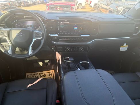Used 2025 Chevrolet Silverado 1500 RST AWD/4WD image 17