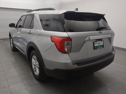 Used 2021 Ford Explorer XLT image 5
