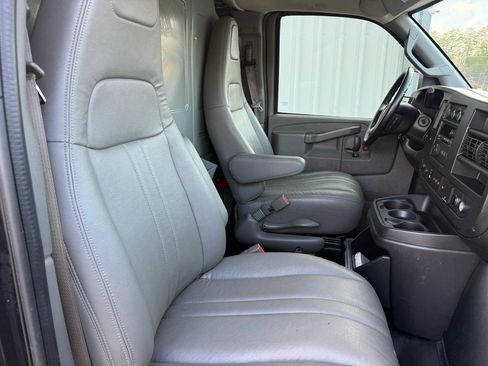 Used 2018 Chevrolet Express 2500 w/ Driver Convenience Package image 23
