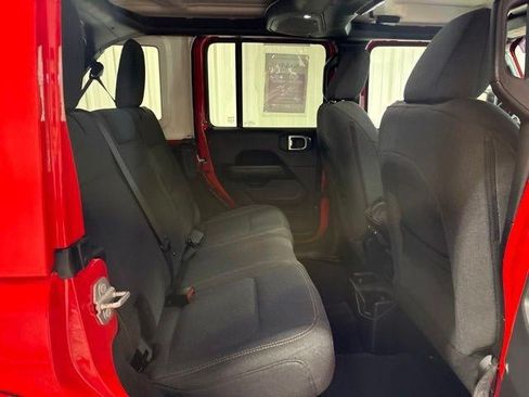 Used 2025 Jeep Wrangler Unlimited Sahara AWD/4WD image 25
