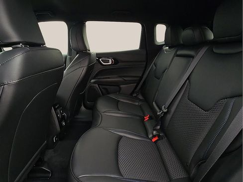 New 2026 Jeep Compass Latitude image 9