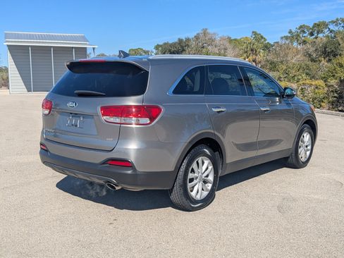 Used 2018 Kia Sorento LX image 5