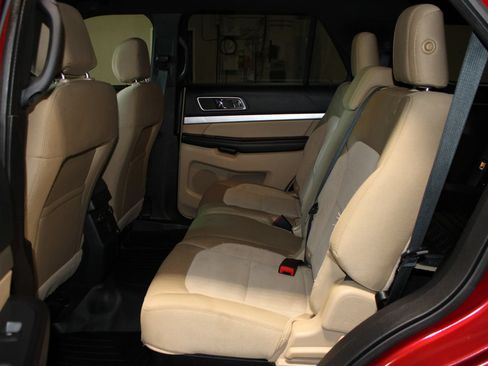Used 2016 Ford Explorer XLT w/ Equipment Group 201A FWD image 25