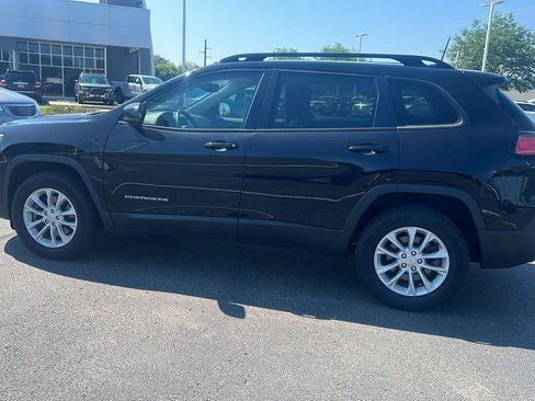 Used 2022 Jeep Cherokee Latitude Lux w/ Mopar Interior Package AWD/4WD image 11