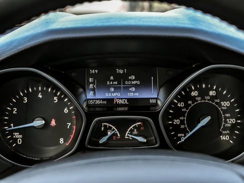 Used 2017 Ford Focus SE w/ Cold Weather Package image 19