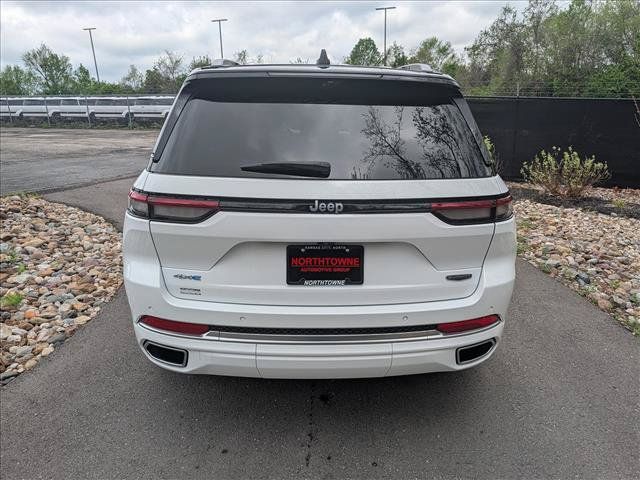 Used 2023 Jeep Grand Cherokee Summit w/ Advanced Protech Group IV AWD/4WD image 4