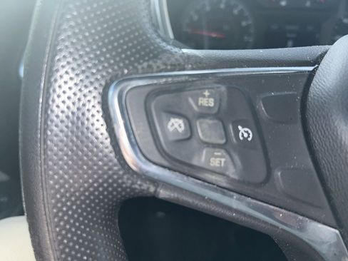 Used 2019 Chevrolet Equinox LS w/ LS Convenience Package image 10