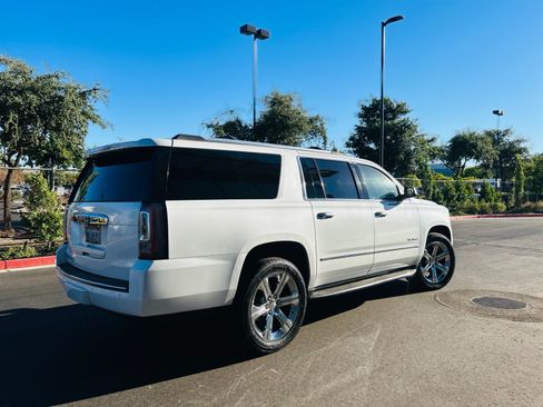 Used 2020 GMC Yukon XL Denali w/ Open Road Package AWD/4WD image 9