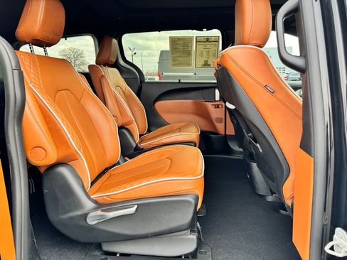 Used 2024 Chrysler Pacifica Pinnacle FWD image 14