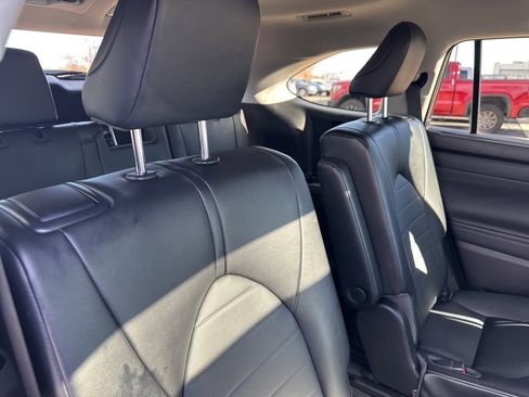 Used 2023 Toyota Highlander L image 26
